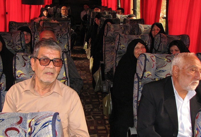 والدین و همسران معظم شهدای شهرستان خوی به مشهد مقدس اعزام شدند