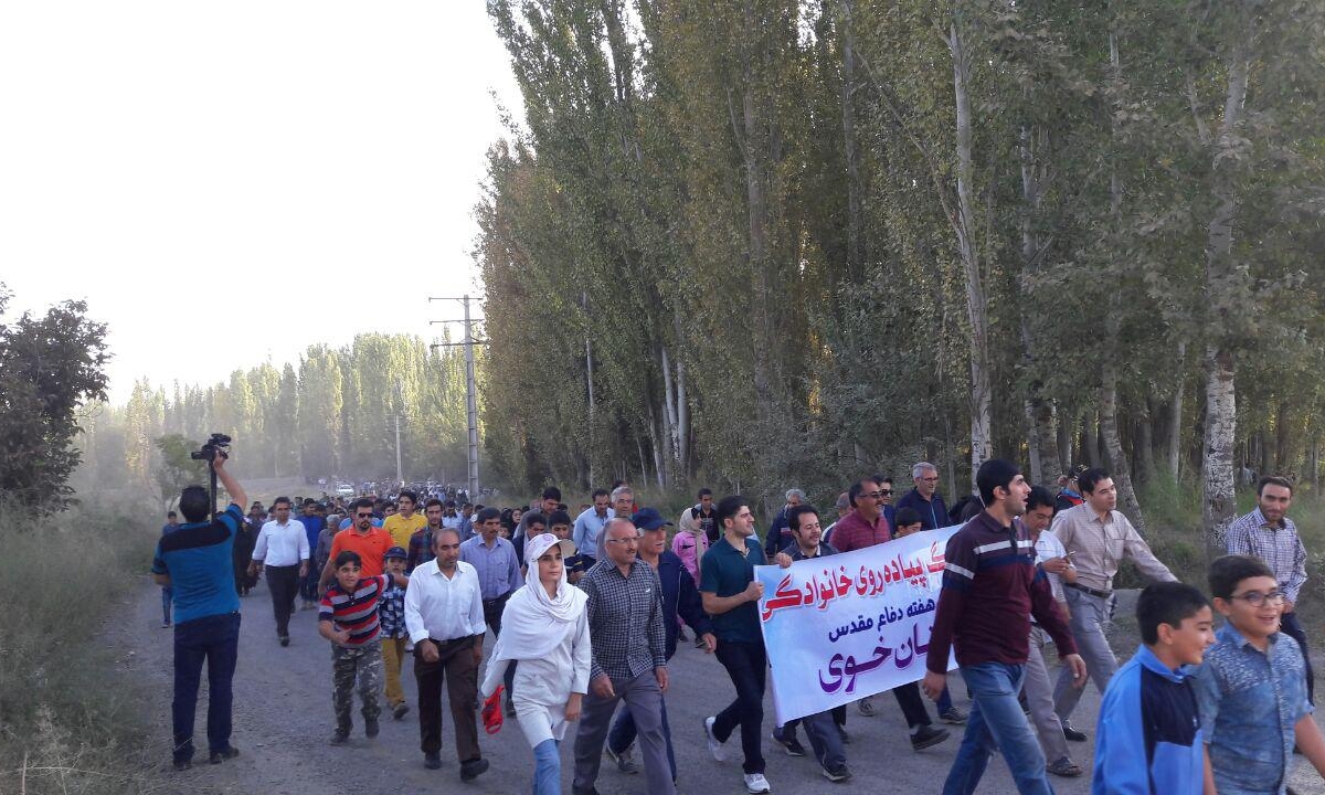 همایش پیاده روی خانوادگی در شهرستان خوی برگزار شد