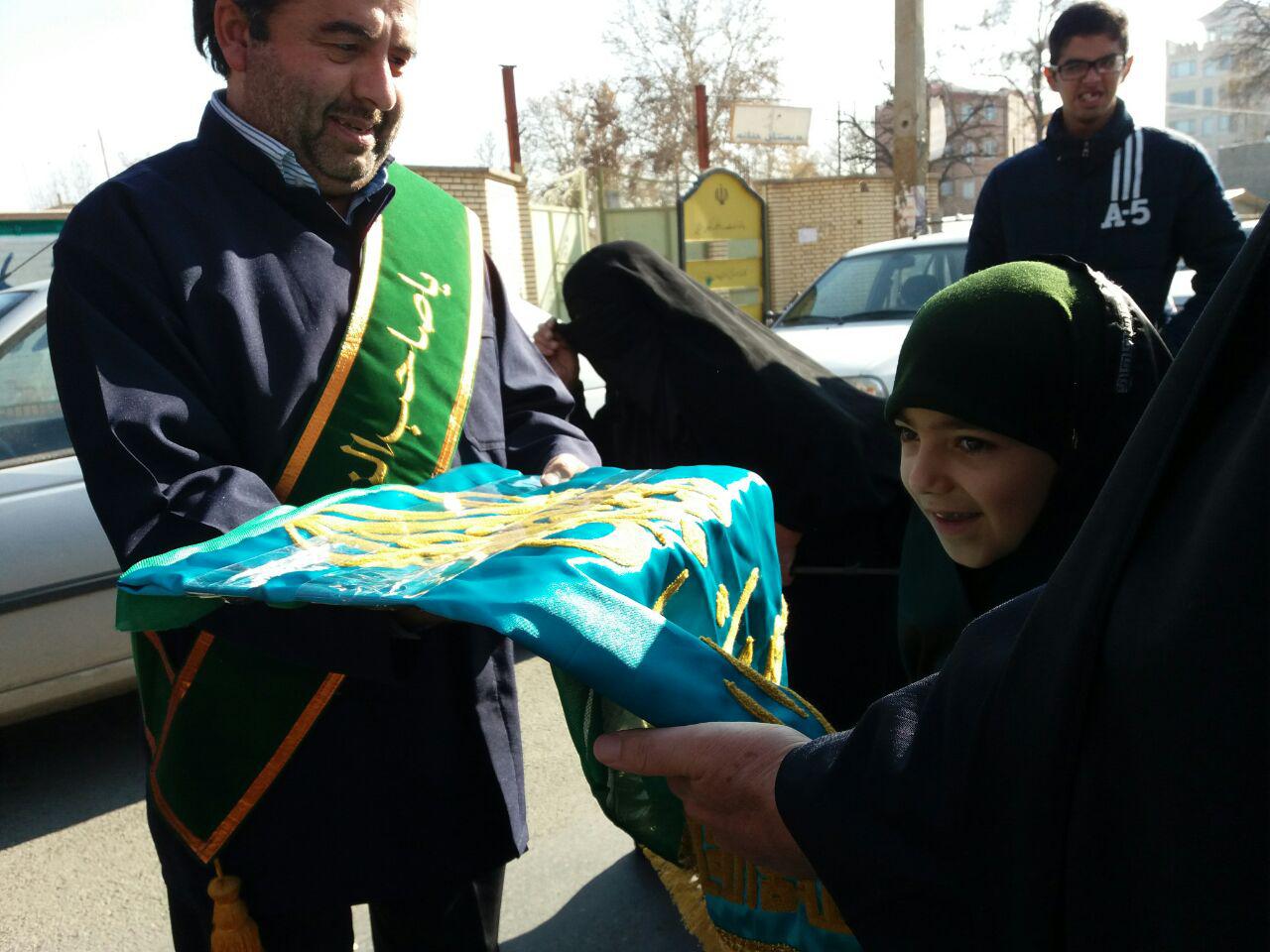 استقبال مردم شهرستان خوی از پرچم متبرک و خادمان مسجد مقدس جمکران