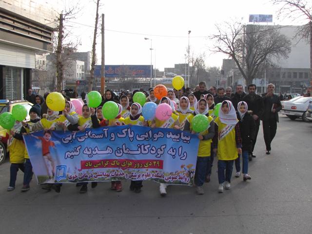پیاده روی گروه سفیران دانش آموزی با شعار روز بدون خودرو در خوی
