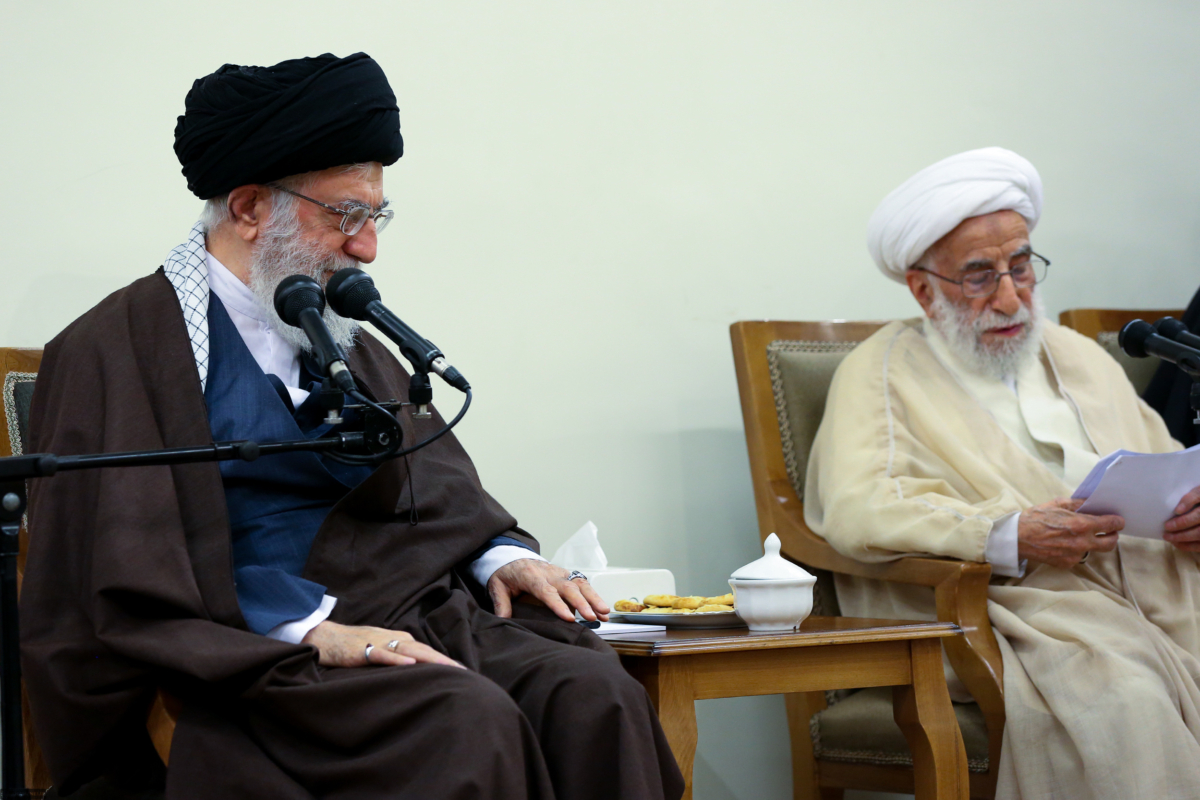 از مشکلات معیشتی مردم مطلعم/ مردم هنگامی که در حرف و عمل ما تناقض نبینند، ایمانشان قوی‌تر خواهد شد