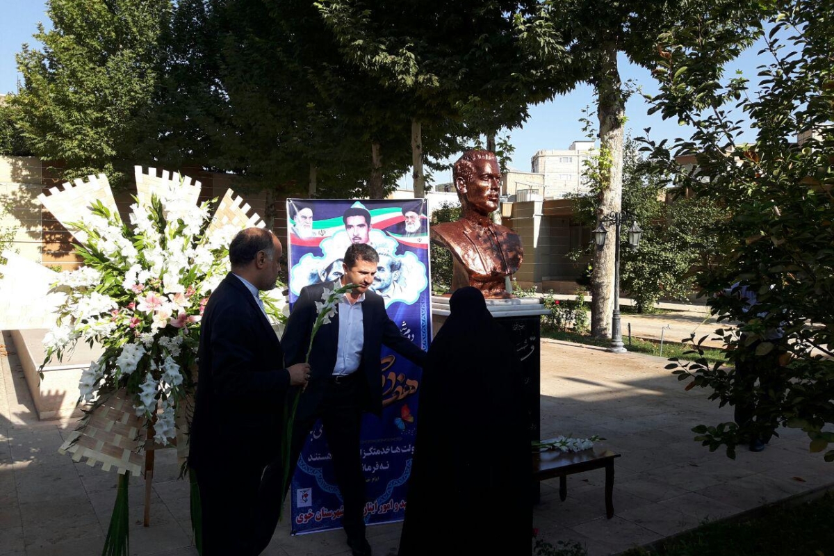 قبور مطهر شهدای شهرستان خوی گلباران شد