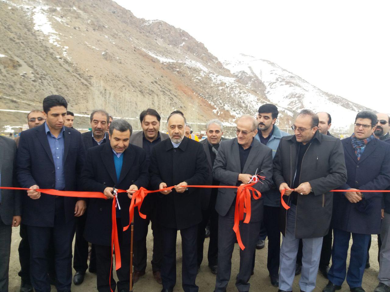 فاز دوم عملیات اجرایی پایانه رازی خوی با اعتبار ۲۲۰ میلیارد ریال با حضور معاون وزیر راه و شهرسازی کلنگ زنی شد