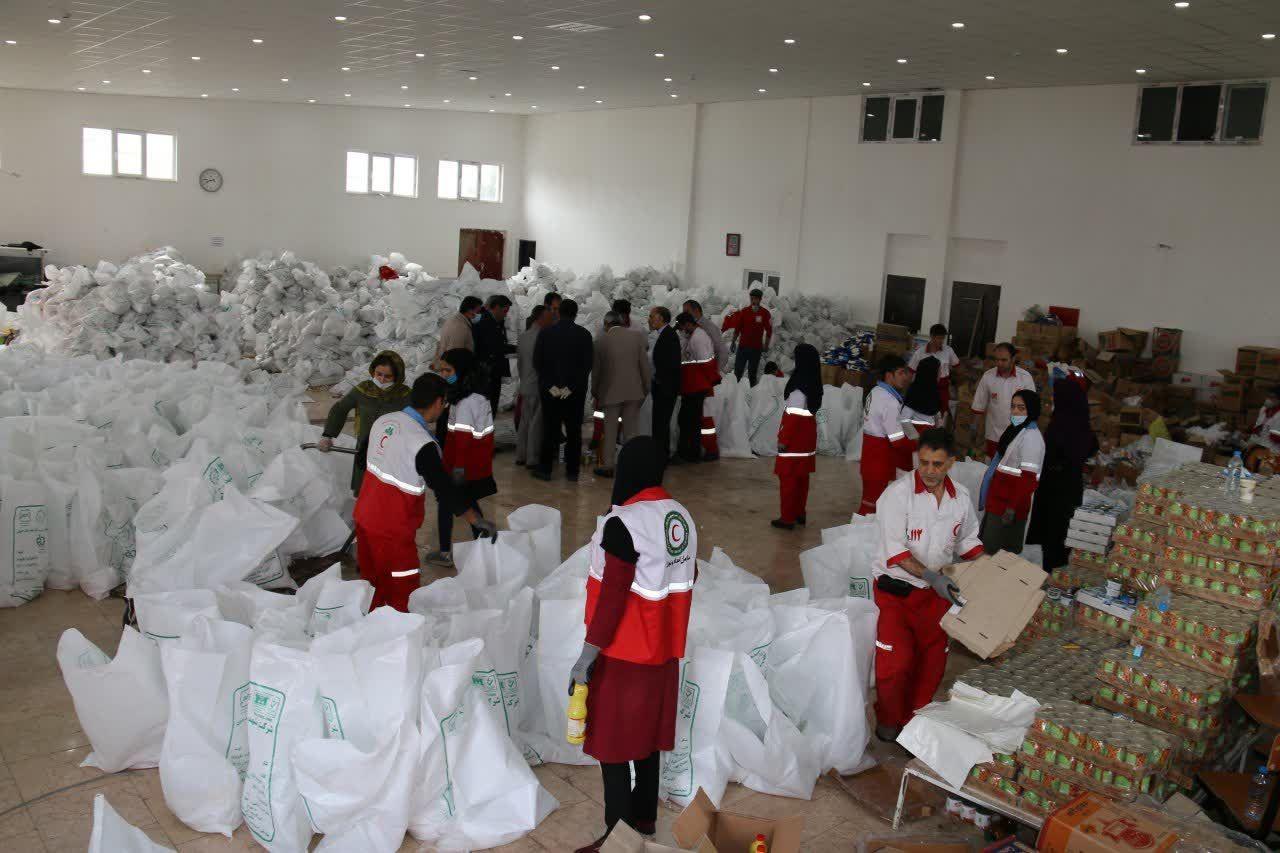 توزیع بسته های غذایی و بهداشتی برای زلزله زدگان قطور