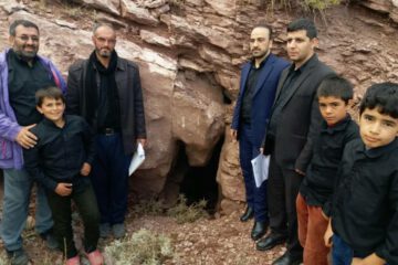 غارونردان موفق به کشف یک غار آبی در فیرورق خوی شدند
