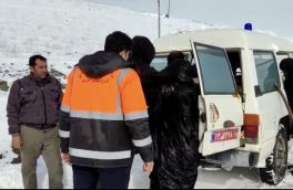 راهداران شهرستان خوی ناجی مادر گرفتار در برف و کولاک شدند