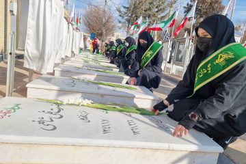 گلباران مزار شهدا به مناسبت ایام الله دهه فجر در خوی