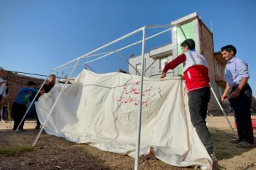 ۷۰۰ دستگاه چادر امدادی میان زلزله‌زدگان خوی توزیع شد