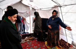 لحظاتی از بازدید نماینده ولی فقیه در آذربایجان غربی از مناطق زلزله‌زده شهرستان خوی