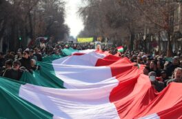 راهپیمایی ۲۲ بهمن در خوی زلزله‌زده/ پای آرمان‌ انقلاب اسلامی