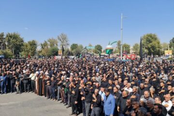 تجمع بزرگ عزاداران اربعین حسینی در میدان شیخ نوایی شهرستان خوی+تصاویر