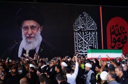 طواف آقای شهید ایران در خانه پدری