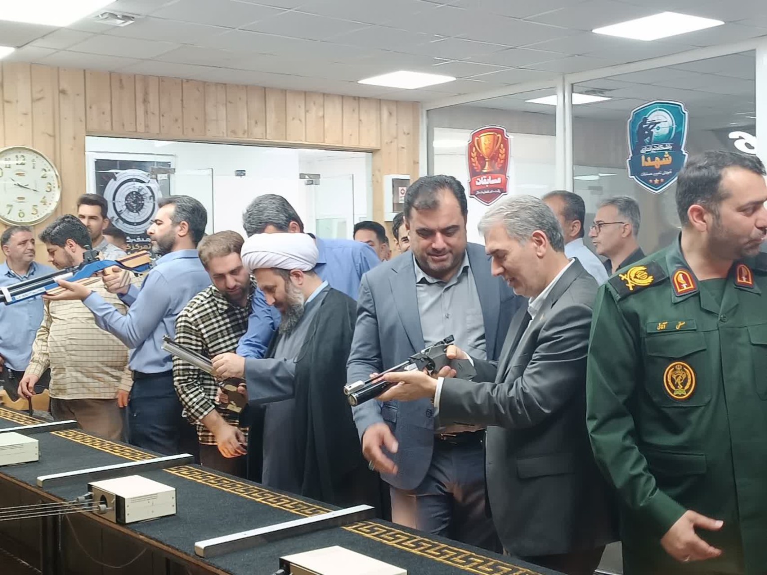 بازدید مسئولان از تجهیزات سالن تیراندازی شهدای خوی